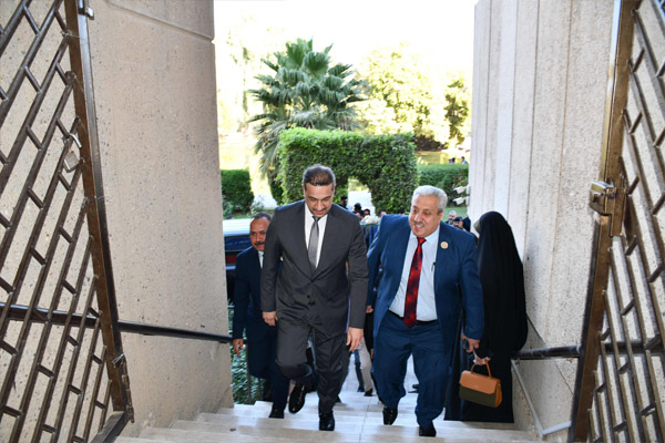 استقبال العميد لرئيس ديوان رقاية (2-1)