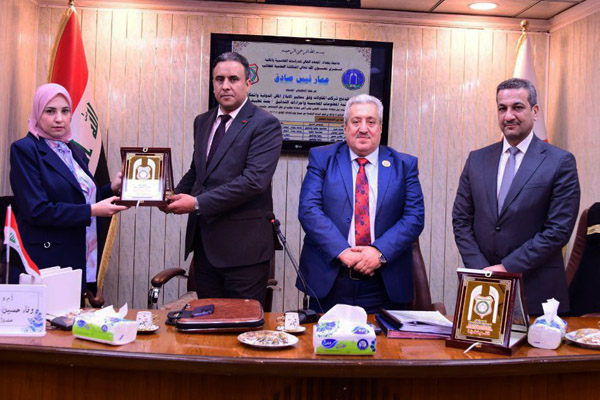 تكريم الموظف المثالي5-- 4-11