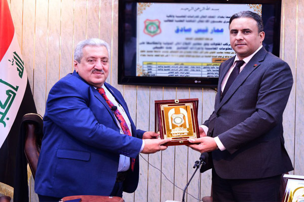 تكريم الموظف المثالي7-- 4-11